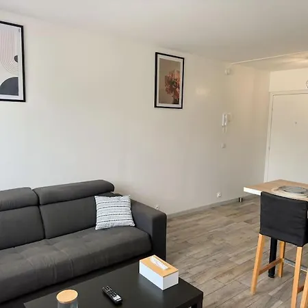 Luxurious And Stylish Between & Paris Apartment Champs-Sur-Marne